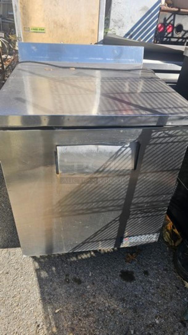 True TWT-27F Worktop Freezer with Backsplash - Image 4 of 4