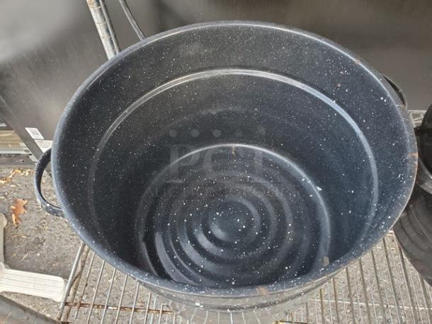 Lot of 3 Pots *1 is perforated* (3xBID) - Image 2 of 4