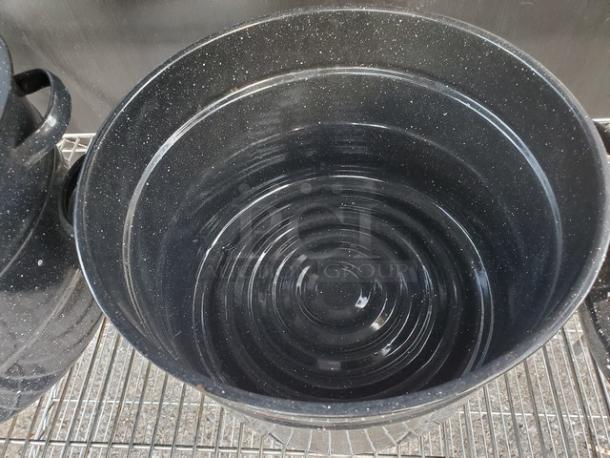 Lot of 3 Pots *1 is perforated* (3xBID) - Image 3 of 4