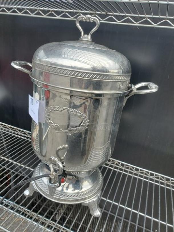 Farberware Automatic Presentation Coffee Percolator Urn. 120V, 60 Hz - Image 1 of 5