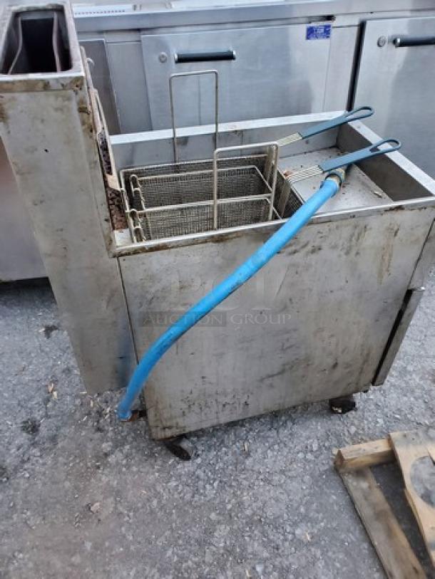 Pitco Frialator Stainless Steel Propane Floor Fryer! - Image 3 of 7