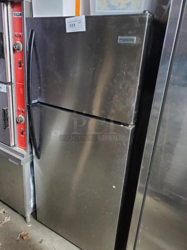 Frigidaire Top Freezer Refrigerator. 6 Amps, 115V, 60 Hz - Image 1 of 7