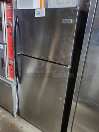 Frigidaire Top Freezer Refrigerator. 6 Amps, 115V, 60 Hz