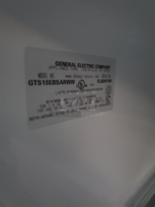 GE Top-Freezer Refrigerator. Unknown condition in regards to the top (Freezer) section. Sold as is. - Image 5 of 5