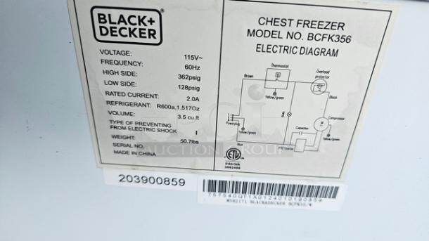 Black + Decker Small Chest Freezer. Like New! - Image 4 of 4