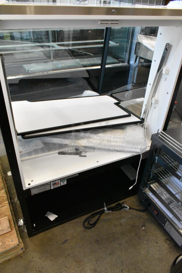 BRAND NEW SCRATCH AND DENT! Federal SGD3648 Metal Commercial Dry Display Case Merchandiser. 120 Volts, 1 Phase. - Image 4 of 6