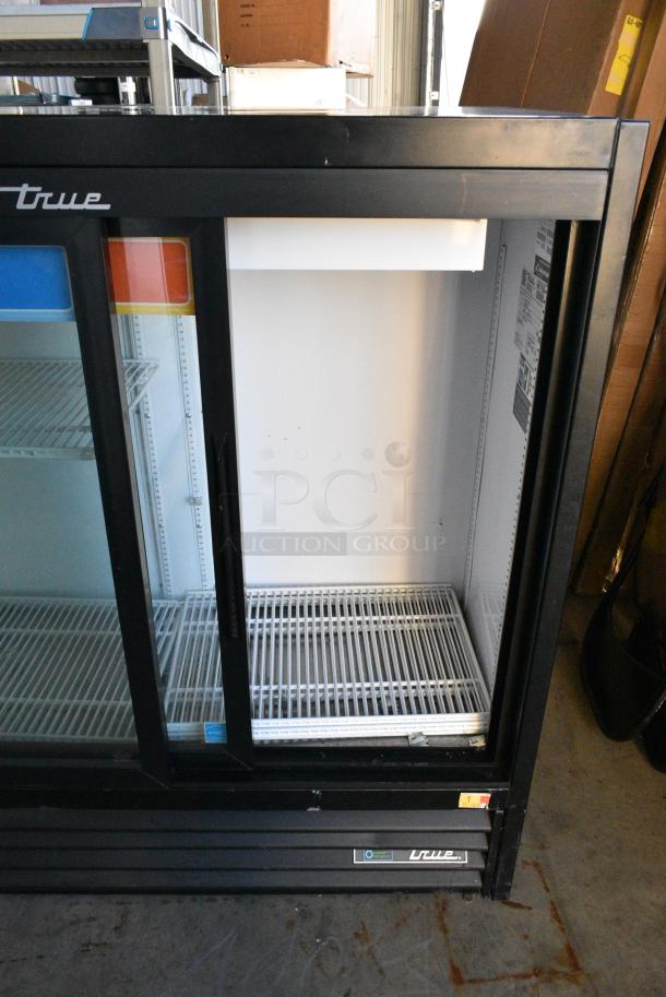 2020 True GDM-41SL-48-HC-LD Metal Commercial 2 Door Reach In Cooler Merchandiser w/ Poly Coated Racks. 115 Volts, 1 Phase. Tested and Working! - Image 5 of 6