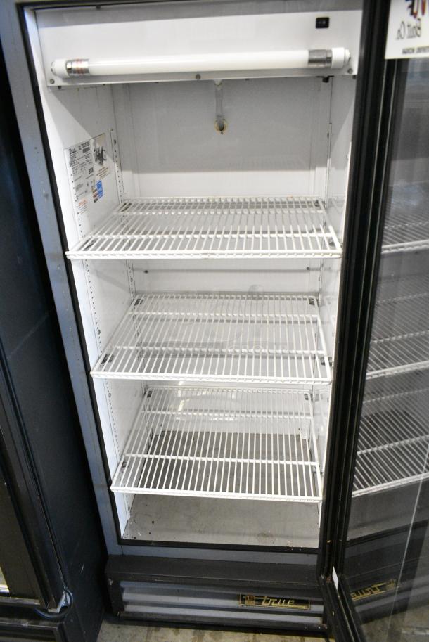 True GDM-12 Metal Commercial Single Door Reach In Cooler Merchandiser w/ Poly Coated Racks. 115 Volts, 1 Phase. Tested and Working! - Image 3 of 4