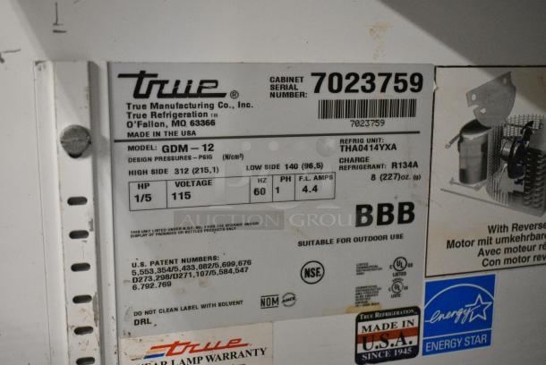 True GDM-12 Metal Commercial Single Door Reach In Cooler Merchandiser w/ Poly Coated Racks. 115 Volts, 1 Phase. Tested and Working! - Image 4 of 4