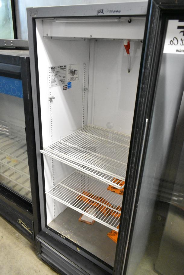 2016 True GDM-12-HC-LD Metal Commercial Single Door Reach In Cooler Merchandiser w/ Poly Coated Racks. 115 Volts, 1 Phase. Tested and Working! - Image 4 of 5