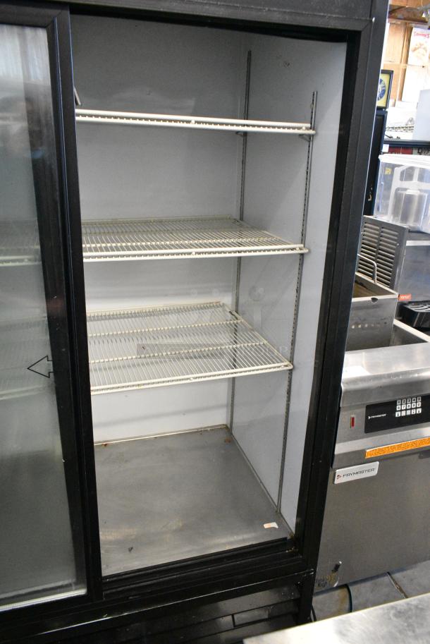 Beverage Air MT45 Metal Commercial 2 Door Reach In Cooler Merchandiser w/ Poly Coated Racks. 115 Volts, 1 Phase. Tested and Working! - Image 4 of 5
