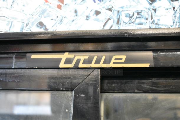 True GDM-33 Metal Commercial 2 Door Reach In Cooler Merchandiser w/ Poly Coated Racks. 115 Volts, 1 Phase. Tested and Working! - Image 2 of 5