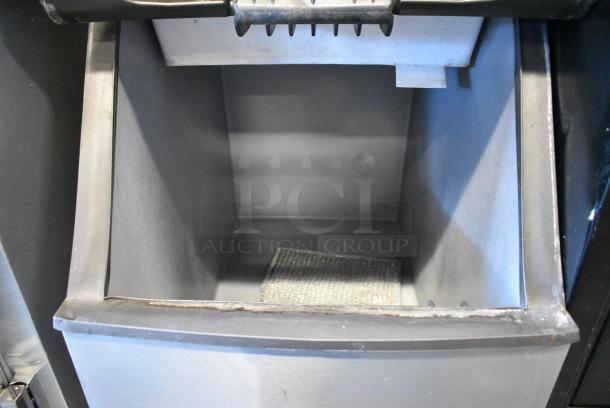 Manitowoc ID0322A-161 Stainless Steel Commercial Ice Head on Commercial Ice Bin. 115 Volts, 1 Phase. - Image 4 of 6
