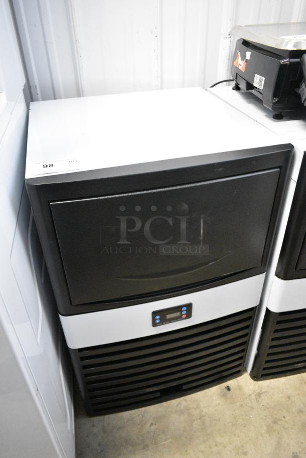 BRAND NEW SCRATCH AND DENT! Hoocoo HCIM-40 Stainless Steel Commercial Undercounter Self Contained Ice Machine. 115 Volts, 1 Phase. - Image 2 of 8