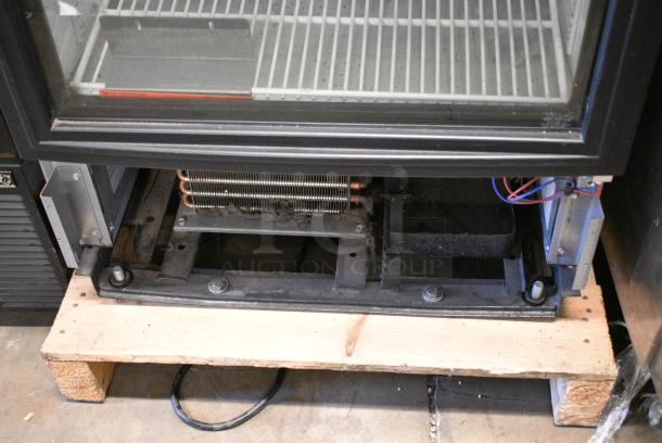 True GDM-12-HC-LD Metal Commercial Single Door Reach In Cooler Merchandiser w/ Poly Coated Racks. 115 Volts, 1 Phase. Tested and Working! - Image 5 of 6