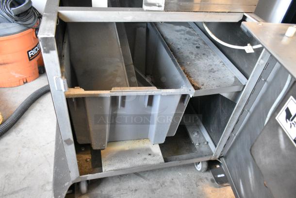 Fresh N Squeeze POS-1 Stainless Steel Commercial Floor Style Automatic Citrus Juicer on Commercial Casters. 120 Volts, 1 Phase. Tested and Working! - Image 4 of 6