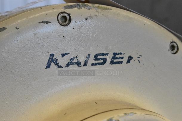 Kaiser D-301 Metal Commercial Countertop Pie Press on Metal Stand w/ Commercial Casters. 115 Volts, 1 Phase. Tested and Working! - Image 4 of 8