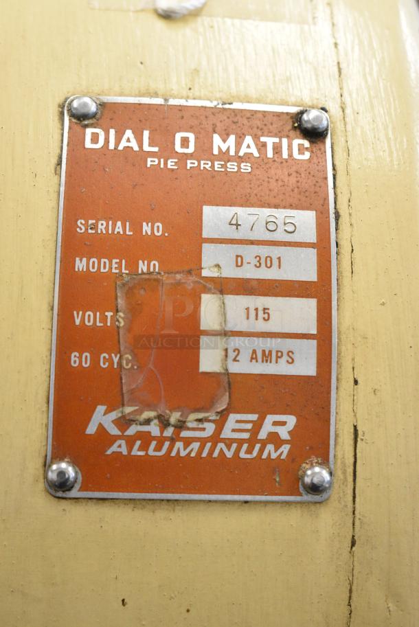 Kaiser D-301 Metal Commercial Countertop Pie Press on Metal Stand w/ Commercial Casters. 115 Volts, 1 Phase. Tested and Working! - Image 7 of 8