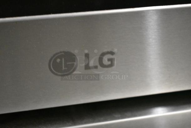 BRAND NEW SCRATCH AND DENT! LG Stainless Steel Commercial Natural Gas Powered 4 Burner Range w/ Convection Oven. - Image 2 of 5