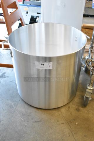 BRAND NEW SCRATCH AND DENT! Metal Stock Pot.