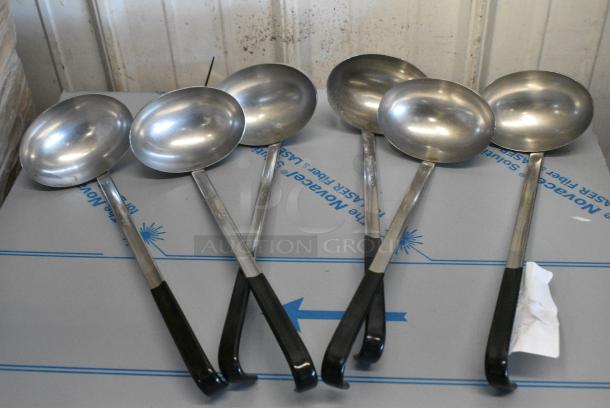 BRAND NEW SCRATCH AND DENT! Lot of 6 Vollrath 56728 8 oz. Two-Piece Oval Stainless Steel Ladle with Black Kool-Touch® Handle - Image 1 of 3