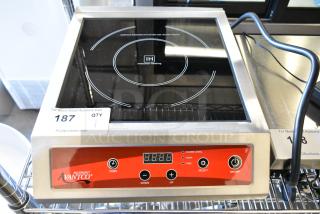 BRAND NEW SCRATCH AND DENT! Avantco 177IC3500 Stainless Steel Commercial Countertop Electric Powered Single Burner Induction Range. 208-240 Volts, 1 Phase.