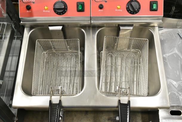 BRAND NEW SCRATCH AND DENT! 2024 Avantco 177F202 Stainless Steel Commercial Countertop Electric Powered 2 Bay Fryer w/ 2 Metal Fry Baskets and 2 Lids. 208-240 Volts, 1 Phase. - Image 3 of 6