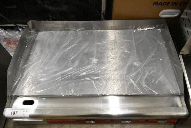 BRAND NEW SCRATCH AND DENT! Avantco 177EG30N Stainless Steel Commercial Countertop Electric Powered 2 Bay Fryer w/ 2 Metal Fry Baskets. 208-240 Volts, 1 Phase. - Image 5 of 8