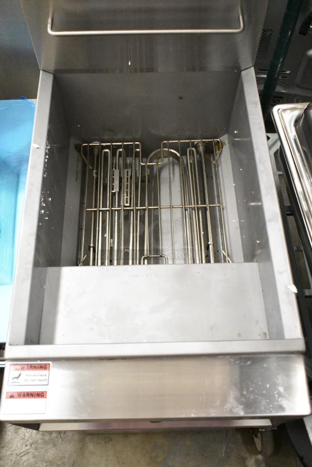 BRAND NEW SCRATCH AND DENT! Avantco 177EF40E Stainless Steel Commercial Countertop Electric Powered Deep Fat Fryer w/ 2 Metal Fry Baskets. 240 Volts. - Image 4 of 7