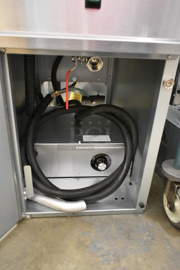 BRAND NEW SCRATCH AND DENT! Avantco 177EF40E Stainless Steel Commercial Countertop Electric Powered Deep Fat Fryer w/ 2 Metal Fry Baskets. 240 Volts. - Image 6 of 7