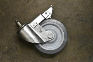 BRAND NEW SCRATCH AND DENT! Box of 2 35165002031 CASTER W/ BRAKE W/ SCREW FOR CPG OVEN and 2 35165002030 CASTER W/O BRAKE W/ SCREW FOR CPG OVEN