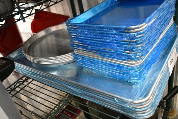 32 BRAND NEW SCRATCH AND DENT! Various Metal Baking Pans. 32 Times Your Bid! - Image 2 of 4