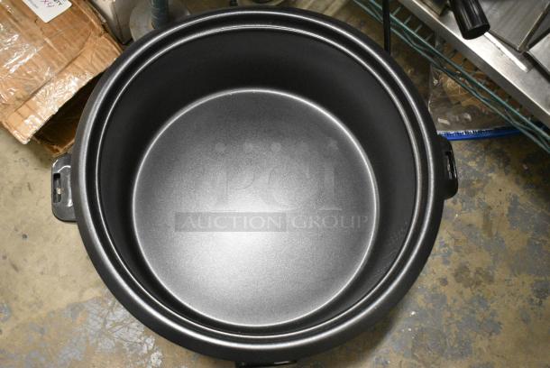 BRAND NEW SCRATCH AND DENT! Avantco 177RCB90 90 Cup (45 Cup Raw) Electric Rice Cooker / Warmer. 240 Volts, 1 Phase. - Image 3 of 5