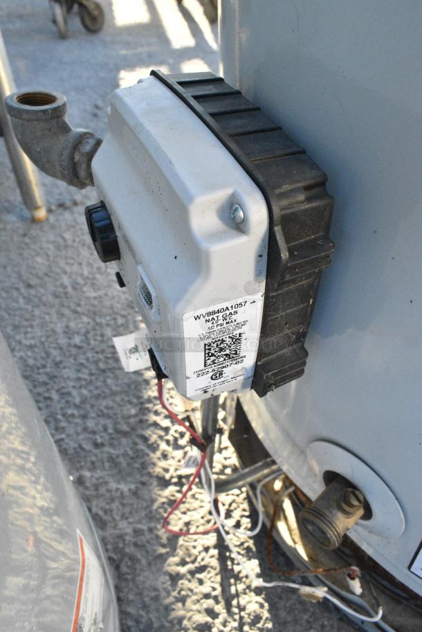 Metal Commercial Hot Water Heater. - Image 4 of 9