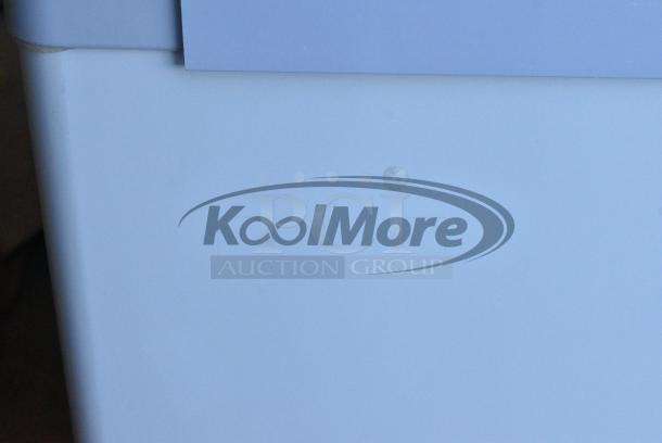 BRAND NEW SCRATCH AND DENT! KoolMore SCF-24C Metal Chest Freezer w/ 2 Hinge Lids. 115 Volts, 1 Phase. Tested and Working! - Image 3 of 6