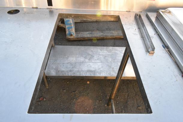 Stainless Steel Table w/ Sink Bay, Silver King Bay and Cut Out. - Image 5 of 6