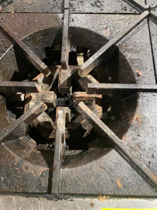 Globe Commercial Natural Gas Powered Countertop 4 Burner Range! All Stainless Steel Body! On Legs! Working When Removed! - Image 6 of 9