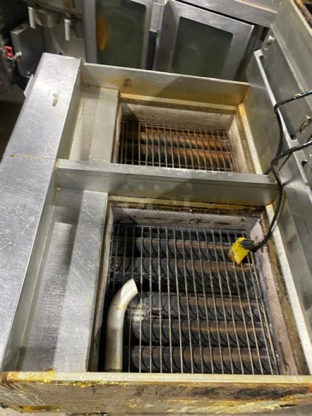 Pitco Solstice Supreme Series Commercial Natural Gas Powered Floor Style Double Bay Deep Fat Fryer!  With Backsplash! All Stainless Steel! On Casters! 115V! Model: SSH75 SN: G1CB091291! Working When Removed! - Image 5 of 13