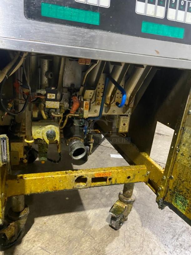 Pitco Solstice Supreme Series Commercial Natural Gas Powered Floor Style Double Bay Deep Fat Fryer!  With Backsplash! All Stainless Steel! On Casters! 115V! Model: SSH75 SN: G1CB091291! Working When Removed! - Image 9 of 13