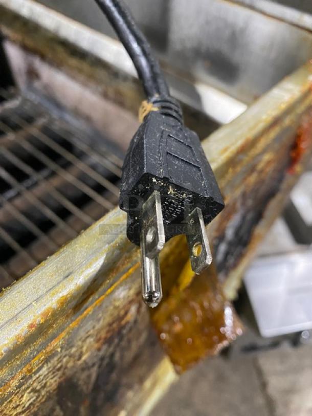 Pitco Solstice Supreme Series Commercial Natural Gas Powered Floor Style Double Bay Deep Fat Fryer!  With Backsplash! All Stainless Steel! On Casters! 115V! Model: SSH75 SN: G1CB091291! Working When Removed! - Image 13 of 13