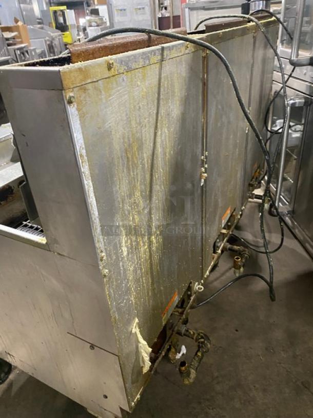 Pitco Solstice Supreme Series Commercial Natural Gas Powered Floor Style Triple Bay Deep Fat Fryer! With Backsplash! All Stainless Steel! On Casters! 115V! Model: SSH75 SN: G18CB091288! Working When Removed! - Image 4 of 12