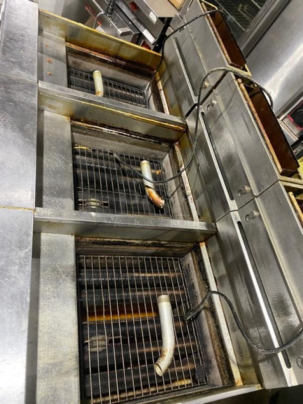 Pitco Solstice Supreme Series Commercial Natural Gas Powered Floor Style Triple Bay Deep Fat Fryer! With Backsplash! All Stainless Steel! On Casters! 115V! Model: SSH75 SN: G18CB091288! Working When Removed! - Image 5 of 12