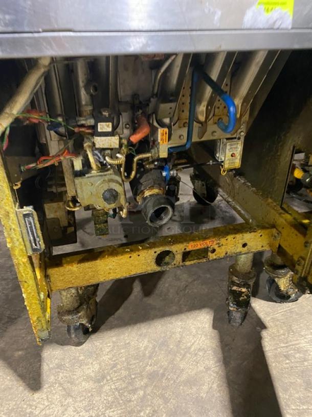 Pitco Solstice Supreme Series Commercial Natural Gas Powered Floor Style Triple Bay Deep Fat Fryer! With Backsplash! All Stainless Steel! On Casters! 115V! Model: SSH75 SN: G18CB091288! Working When Removed! - Image 8 of 12