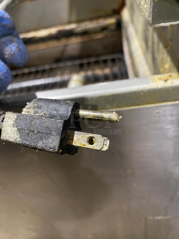 Pitco Solstice Supreme Series Commercial Natural Gas Powered Floor Style Triple Bay Deep Fat Fryer! With Backsplash! All Stainless Steel! On Casters! 115V! Model: SSH75 SN: G18CB091288! Working When Removed! - Image 12 of 12