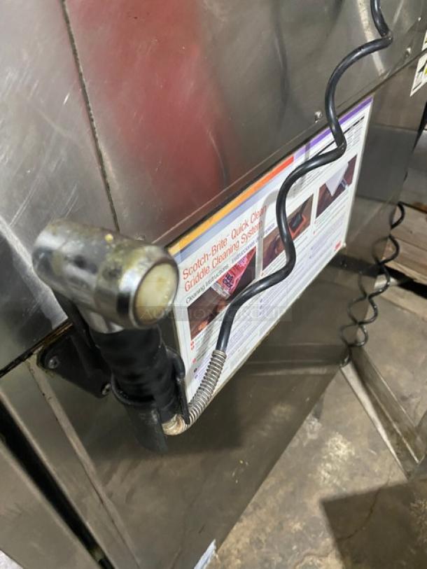 Blodgett Commercial Electric Powered Boilerless Mini Combi Oven! All Stainless Steel! With Built In Pan Rack! With Android Based Touch Screen Control! With Hand Shower Attachment!  On Legs! 208V 3 Phase! Model: BLCT-10E SN: 011918BT115S! Working When Removed! - Image 9 of 10