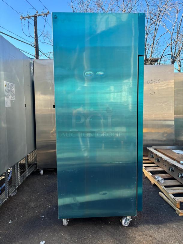 BRAND NEW SCRATCH & DENT DUKERS COMMERCIAL REACH IN FREEZER - Image 3 of 6