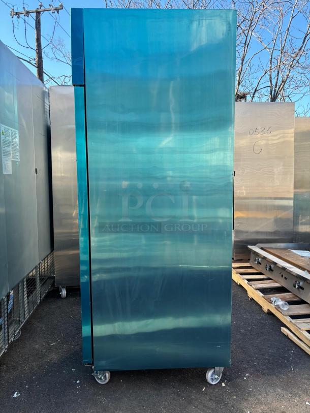 BRAND NEW SCRATCH & DENT DUKERS COMMERCIAL REACH IN FREEZER - Image 4 of 6