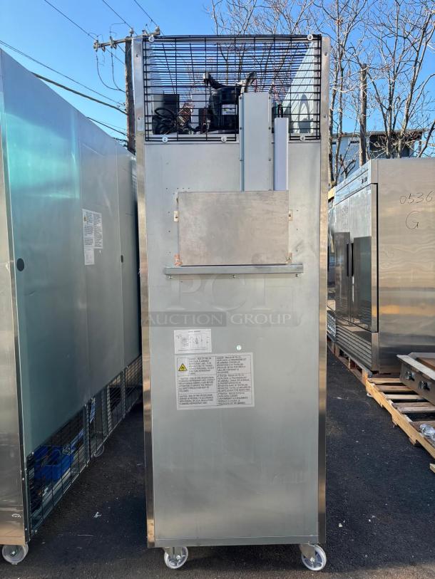 BRAND NEW SCRATCH & DENT DUKERS COMMERCIAL REACH IN FREEZER - Image 5 of 6