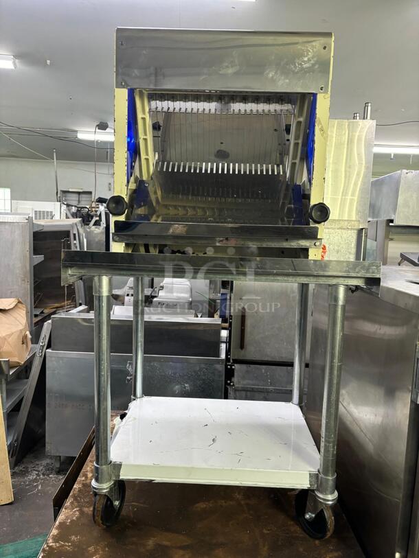 WOW !! ELECTRIC COUNTER TOP BREAD SLICER Electric 30258 - Image 1 of 8