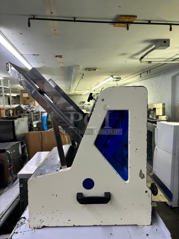 WOW !! ELECTRIC COUNTER TOP BREAD SLICER Electric 30258 - Image 4 of 8